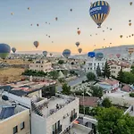 Hotel Latona Stone Palace *