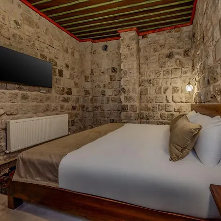 Hotel Latona Stone Palace