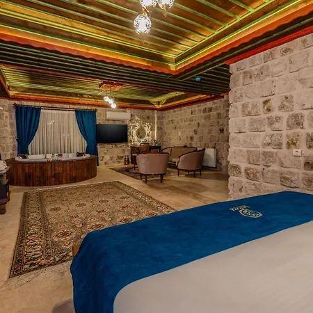 Latona Stone Palace מלון גורמה