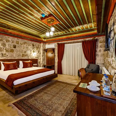 Latona Stone Palace فندق غوريمِيه