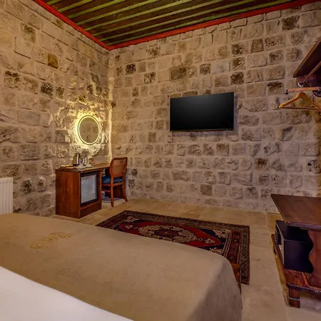 Latona Stone Palace מלון
