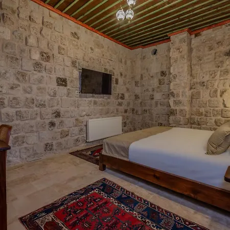 Latona Stone Palace מלון גורמה