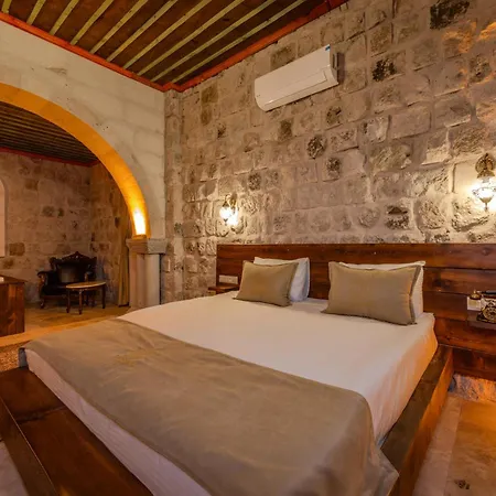 Hotel Latona Stone Palace