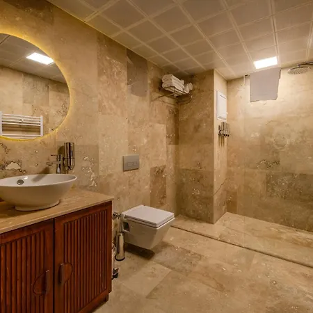 Latona Stone Palace מלון גורמה