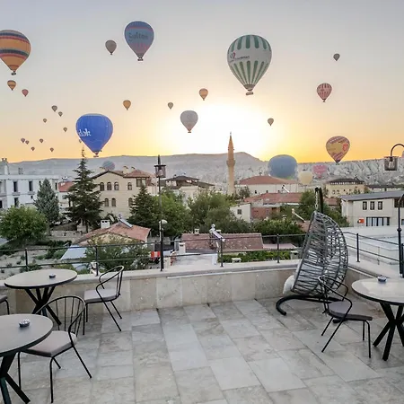 Hotel Latona Stone Palace *