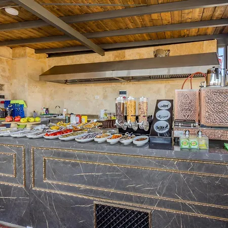 Hotel Latona Stone Palace *