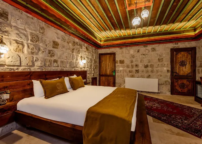 Latona Stone Palace Hotel *