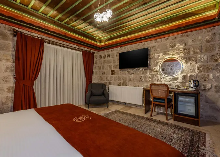 Hotel Latona Stone Palace *