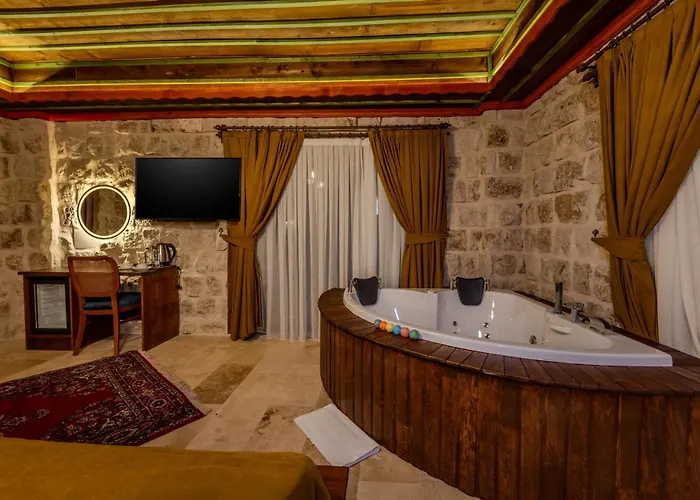 Latona Stone Palace Hotel *