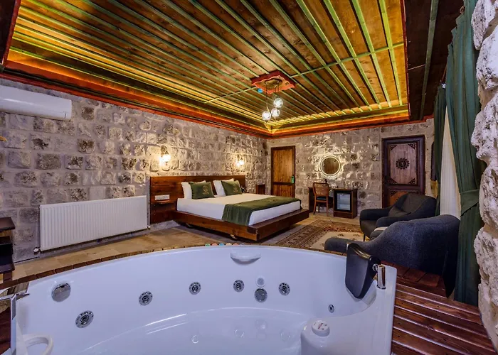 Latona Stone Palace Hotel *