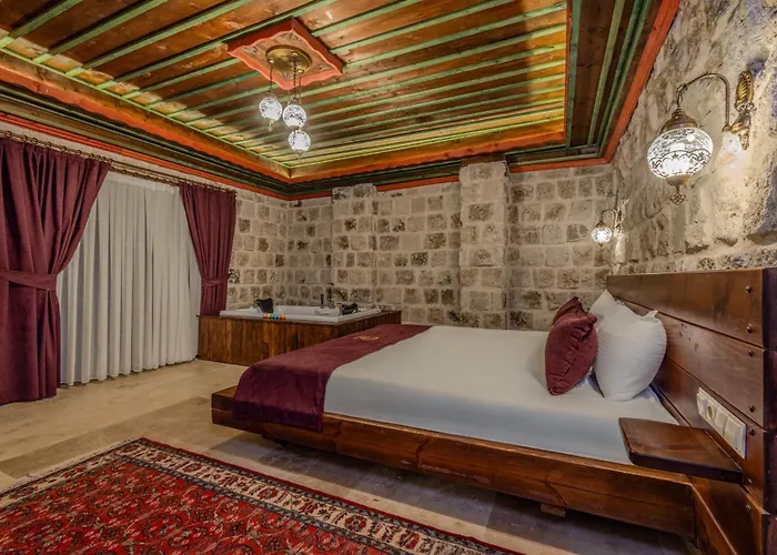 Latona Stone Palace Hotel *